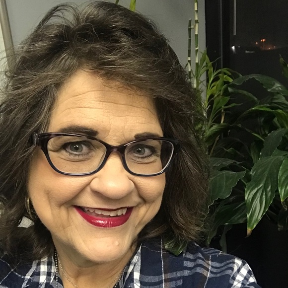 Meet your Posher, Rhonda - Picture 1 of 1